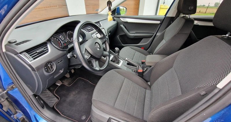 Skoda Octavia cena 36500 przebieg: 199000, rok produkcji 2015 z Moryń małe 667